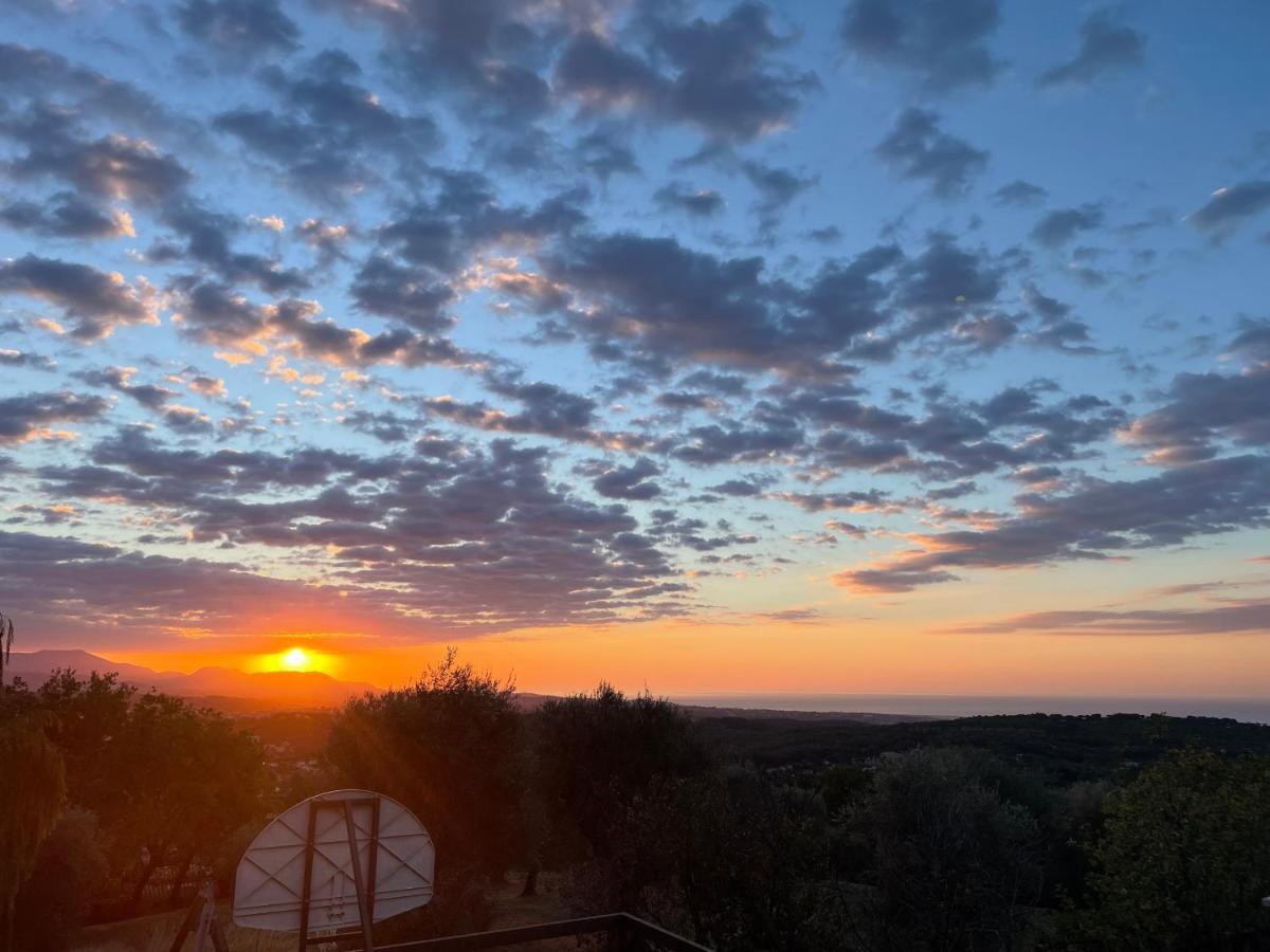Bed and Breakfast Les 4 Elements Tourrettes-sur-Loup Exteriér fotografie