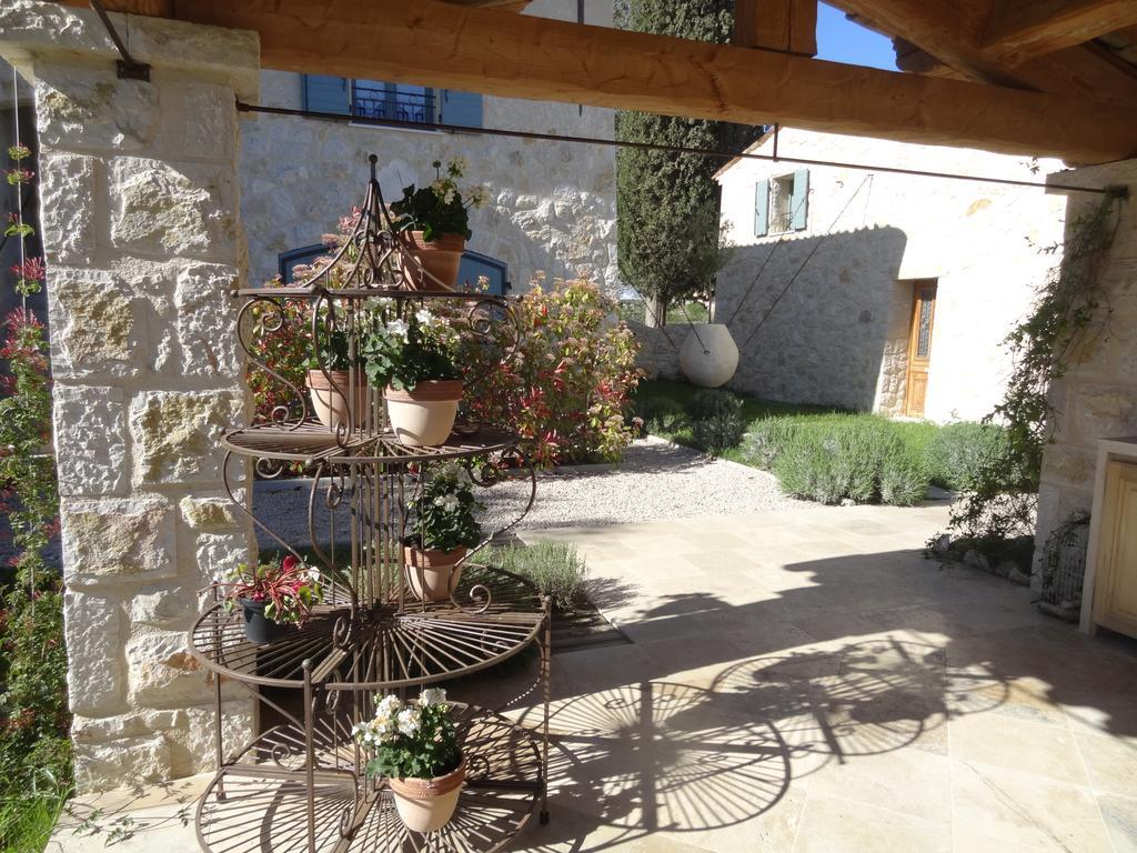 Bed and Breakfast Les 4 Elements Tourrettes-sur-Loup Exteriér fotografie